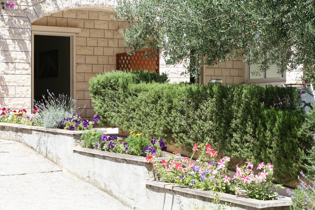 Apartments Jagoda Бол Екстер'єр фото